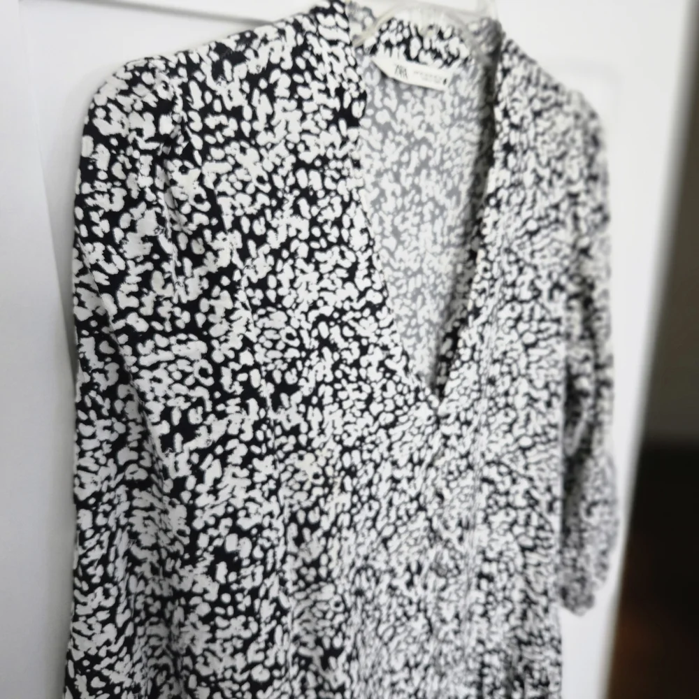 Zara Black and White Flowy Dress Size XS